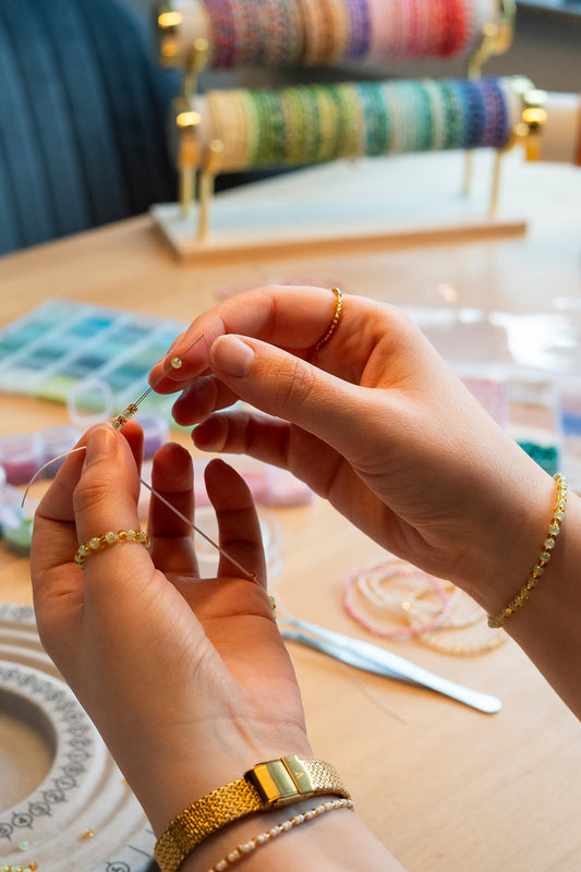 Schmuckworkshop mit bunten Perlen