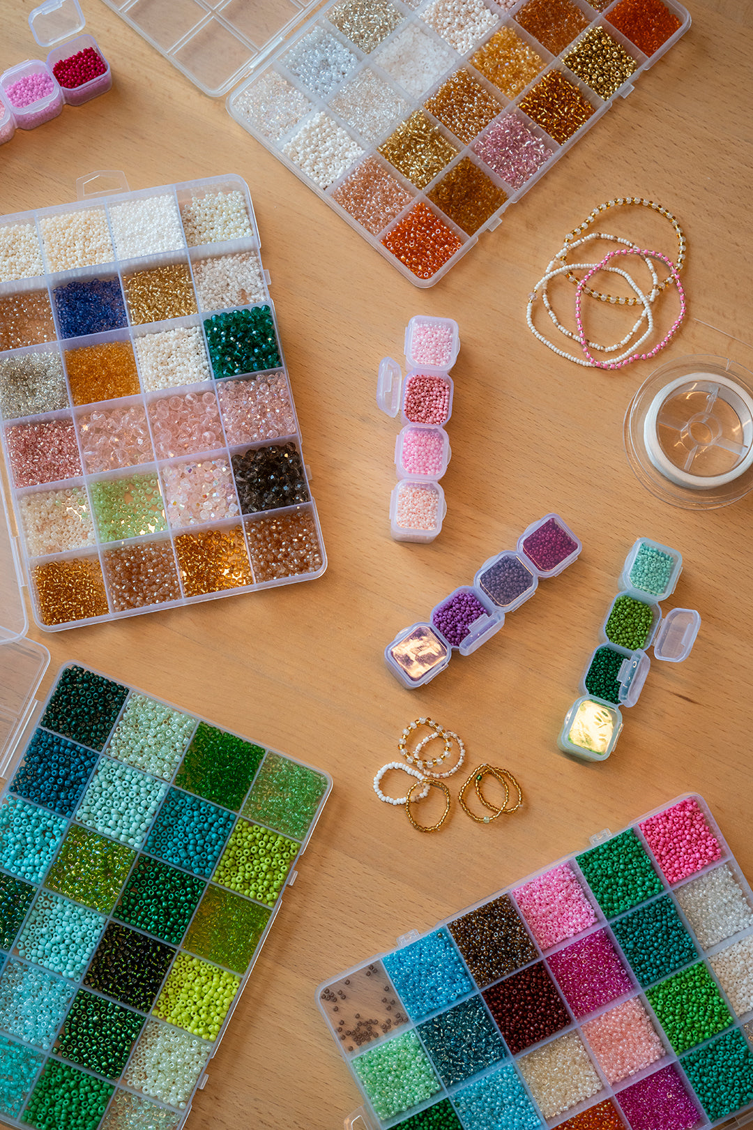 Schmuckworkshop mit bunten Perlen