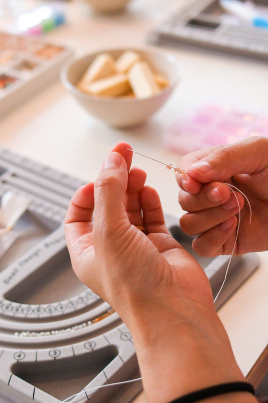 Schmuckworkshop mit bunten Perlen