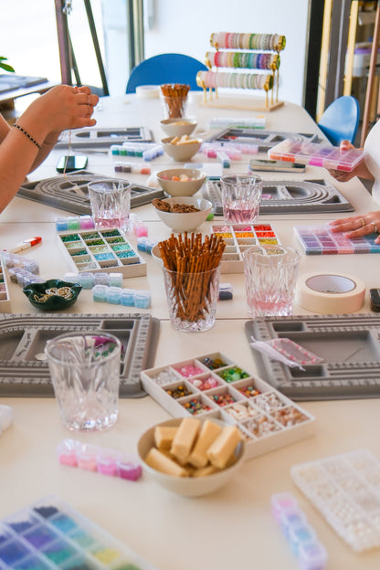 Schmuckworkshop mit bunten Perlen